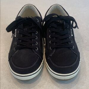 Taos Footwear Black Sneakers with White Accents